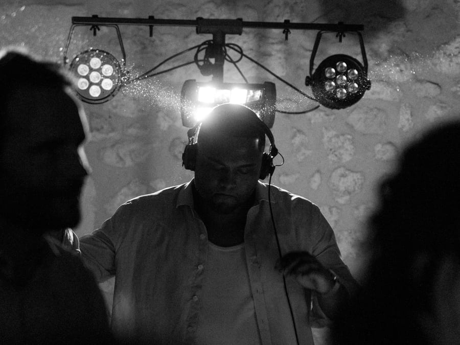 Piste de danse animée par un DJ PAON Nuits