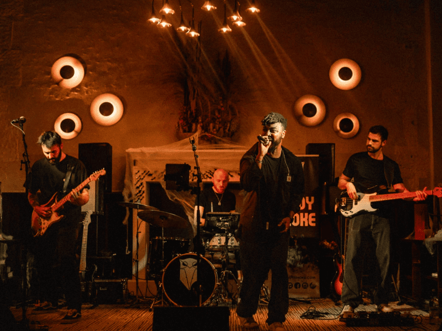 Groupe de musique sur scène