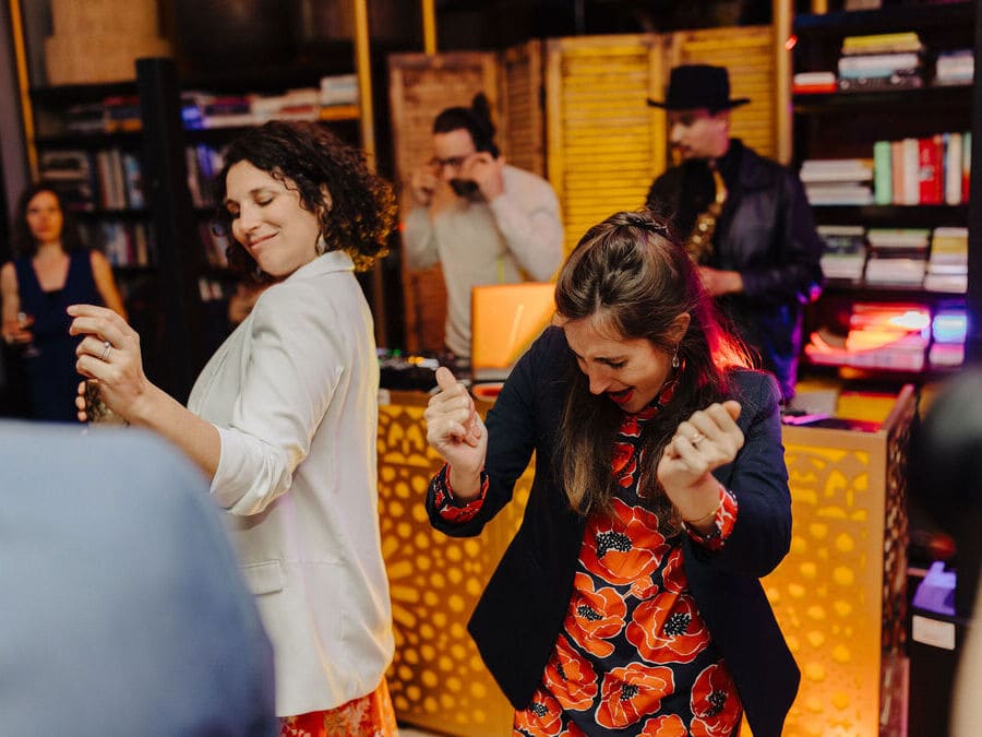 Piste de danse animée lors d'une soirée de mariage