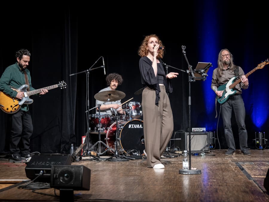 Groupe de musique live lors d'une soirée de gala en entreprise